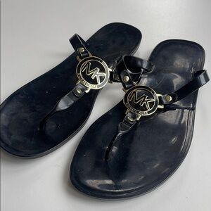 MICHAEL KORS rubber flip flops